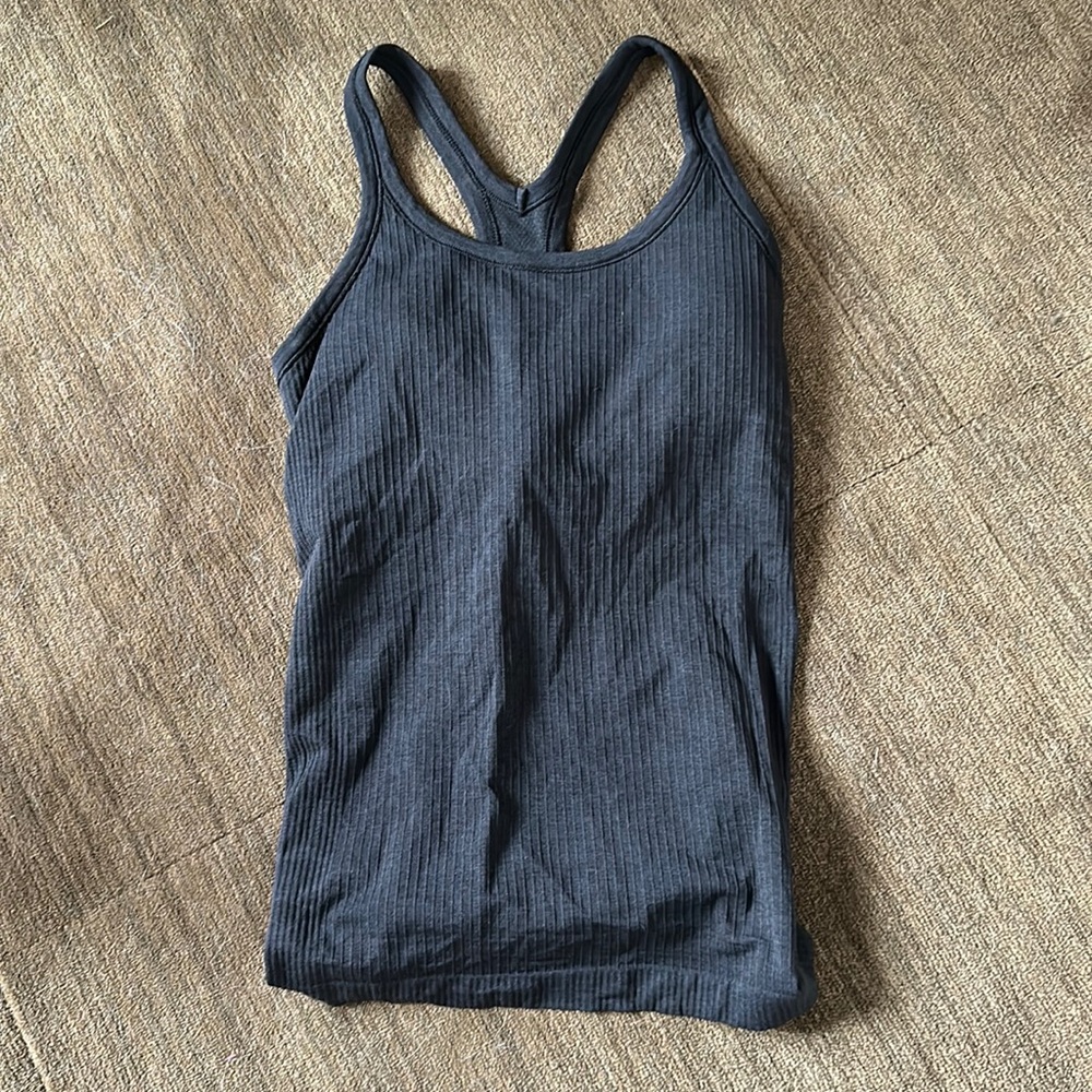 Lululemon tank w/ built-in bra